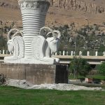 نصب تندیس معروف ریتون بز کوهی در میدان باستان خرم آباد