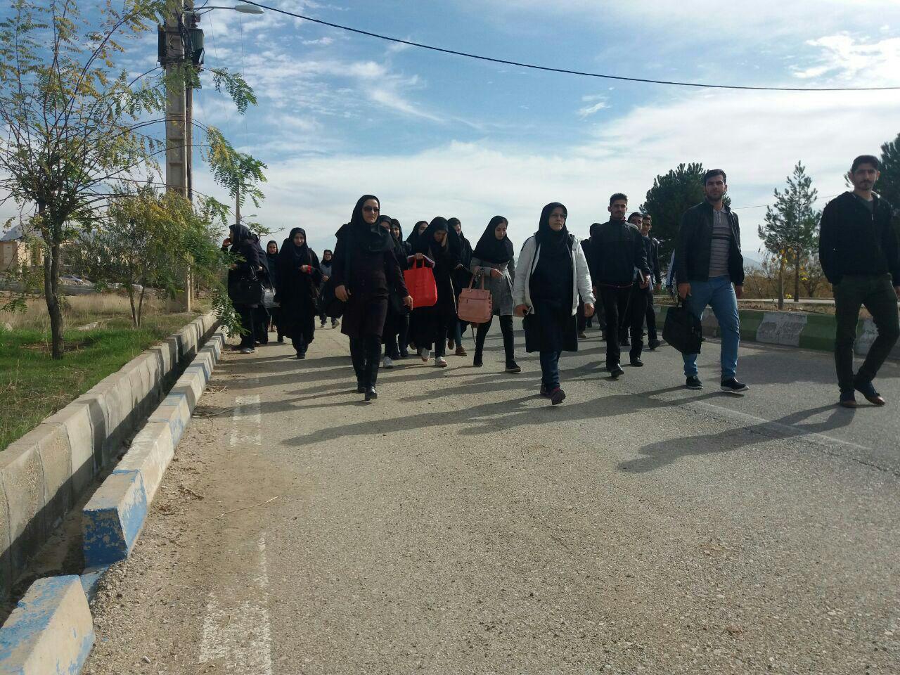 برگزاری همایش پیاده‌روی دانشجویی در دانشگاه لرستان