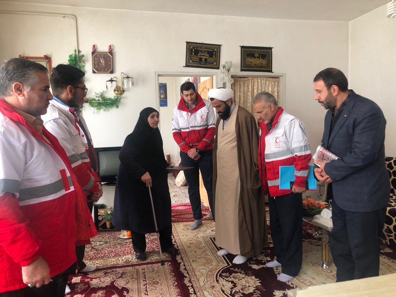 دیدار مسوول دفتر نمایندگی ولی فقیه در جمعیت هلال احمر لرستان با خانواده شهدا در بروجرد