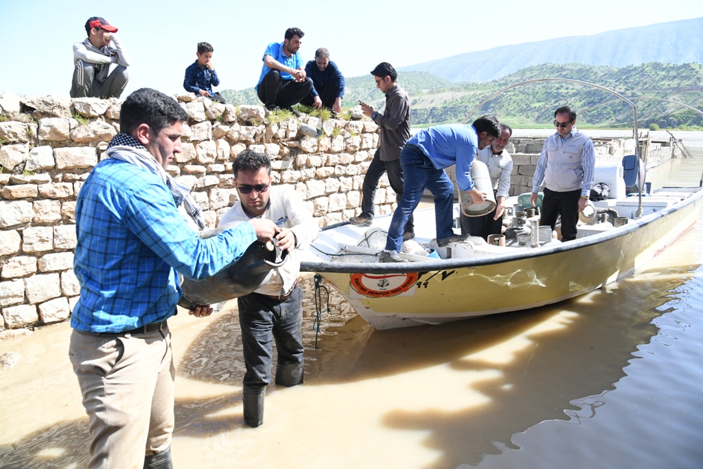 توزیع ۶ هزار لیتر سوخت رایگان به قایق‌های امدادی شهرستان کوهدشت