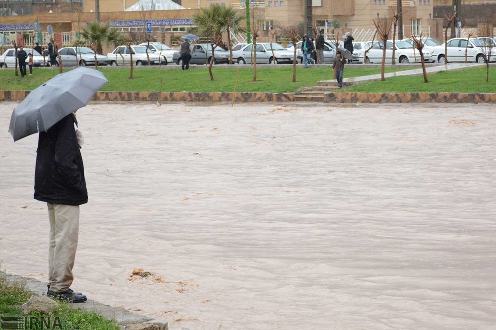 تاکید فرماندار خرم آباد بر آمادگی ادارات جهت مقابله با بحران/ وضعیت رودخانه خرم آباد نگران کننده است