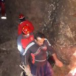نجات فرد گرفتار شده در صخره ها توسط هلال احمر لرستان