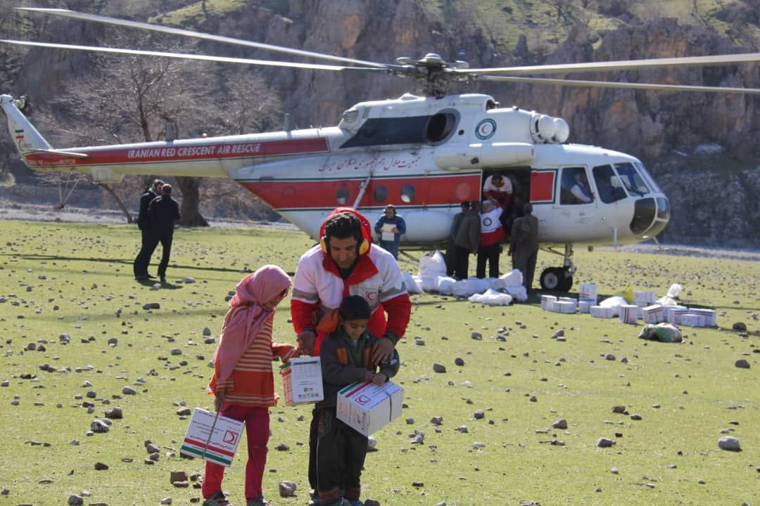 امدادرسانی هوایی به ۱۰۰ خانوار روستایی بخش پاپی