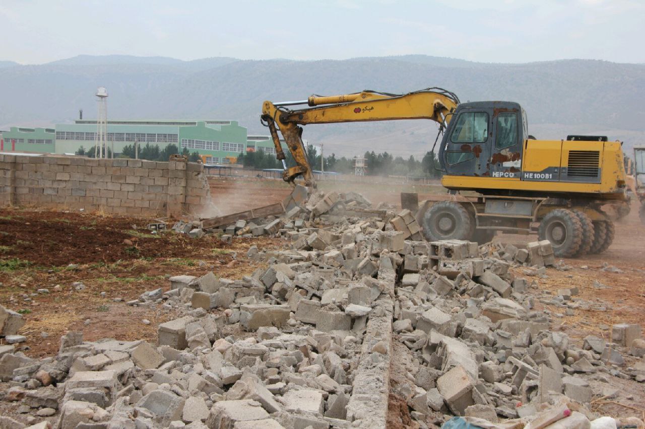 تخریب ۴ دستگاه شناژ ، یک دستگاه اسکلت و ۷۰۰ متر دیوارکشی غیر مجاز در روستای تلوری