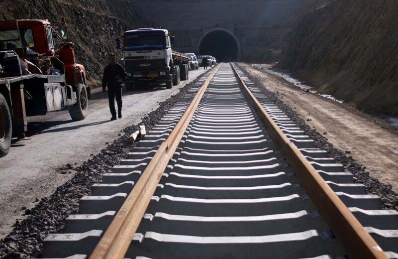 پروژه راه آهن دورود-خرم آباد – اندیمشک مطالبه جدی مردم لرستان است/ مشکل اصلی پروژه قرار داد است