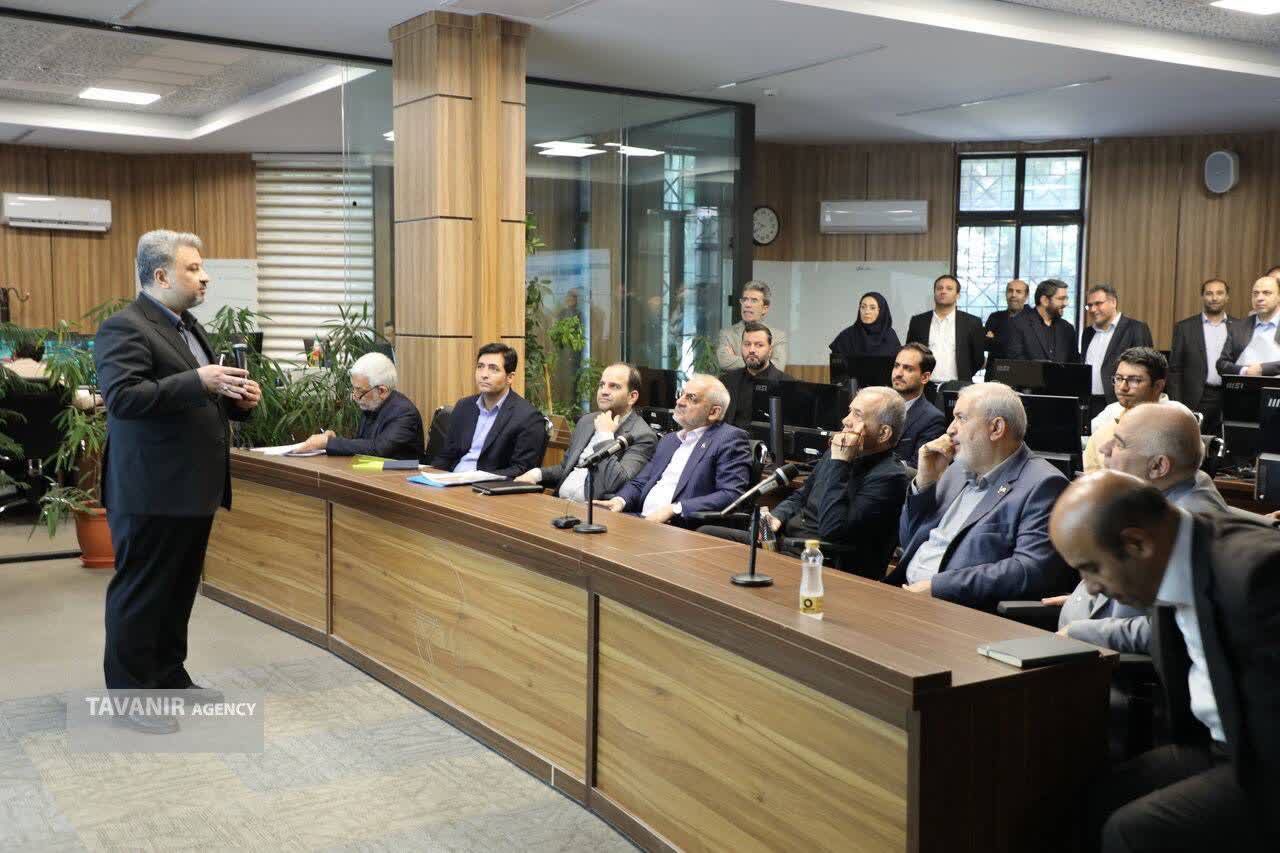 بازدید سرزده رییس جمهور از مرکز ملی پایش و کنترل مصرف برق شهیده ندا رفیعی پارسا