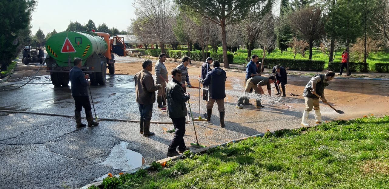 ستاد امدادرسانی به سیل زدگان لرستان با ریاست دکتر عزیزی