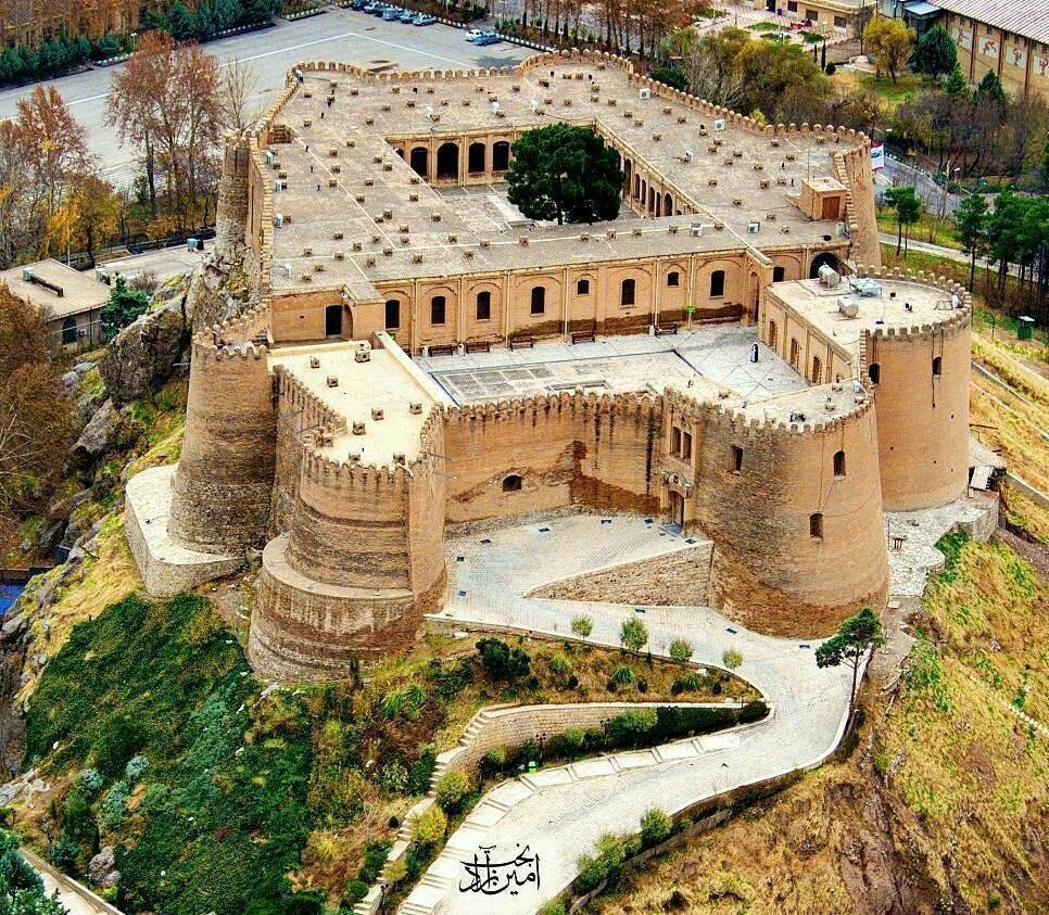 قلعه فلک‌الافلاک سومین جاذبه گردشگری پرطرفدار در کشور