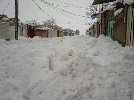 بارش سنگین برف امروز راه ارتباطی ۹۴۳ روستا را مسدود کرد