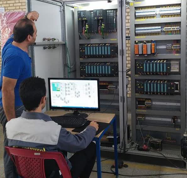 از بیکاری تا مهارت پیشرفته/ PLC پلی شد برای ورود به صنعت