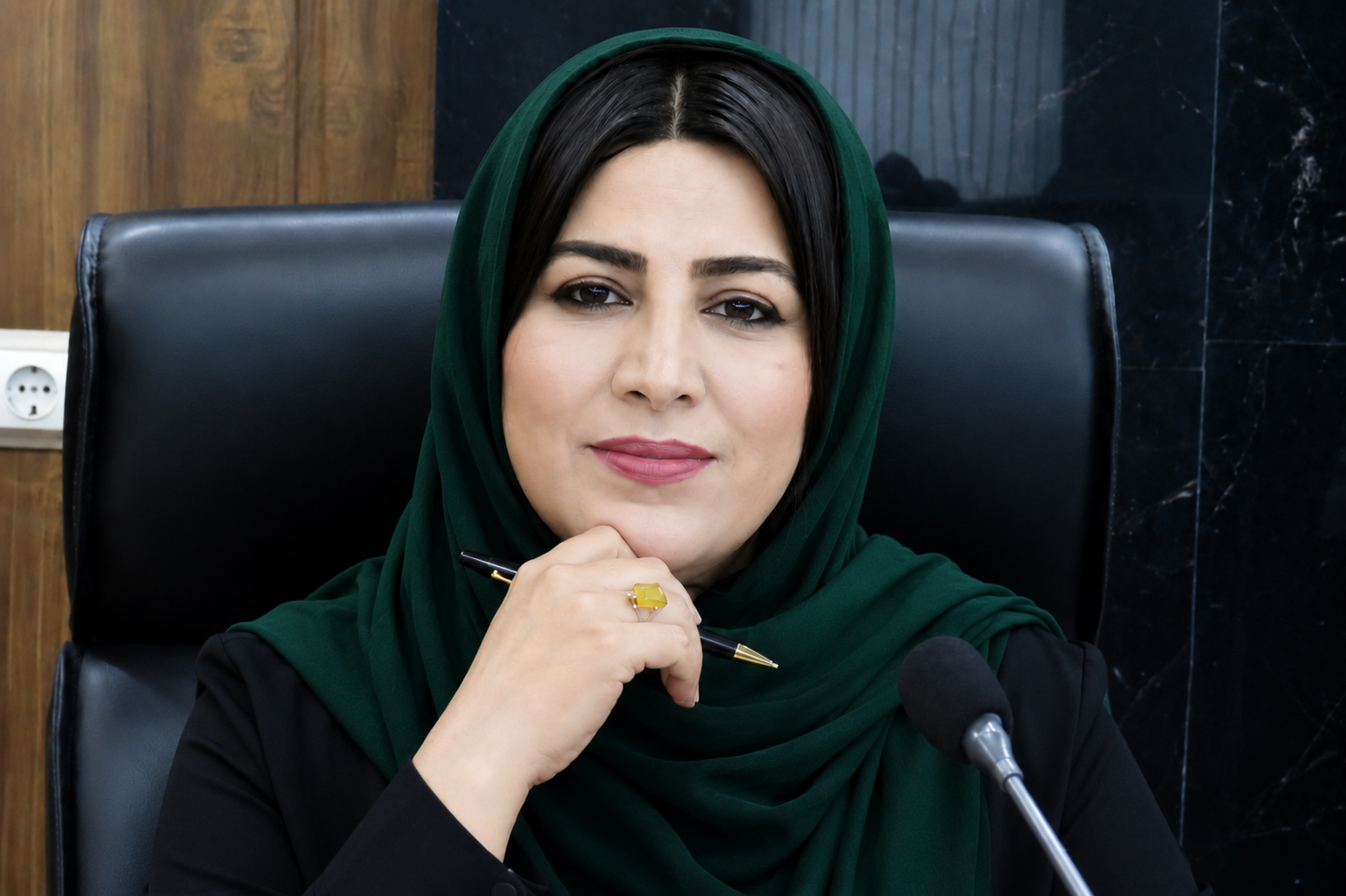 زن خبرنگار